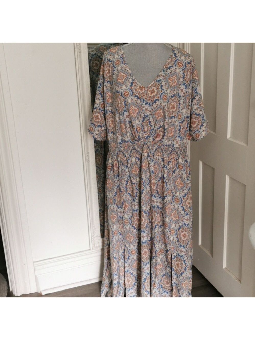NWT Bloomchic plus fluttersleeve ditzy floral pocket split maxi dress Size 18/20 - Picture 2 of 9